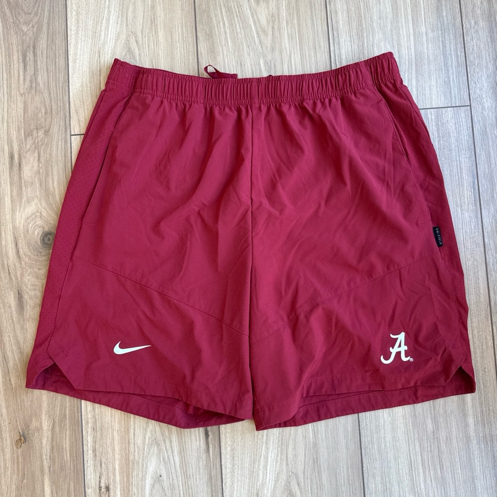 Alabama Crimson Tide Shorts Mens L Red NCAA College Basketball Nike Dri Fit 7in